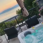Lipa - Hreljin, Crikvenica S Jacuzzijem I Pogledom Na